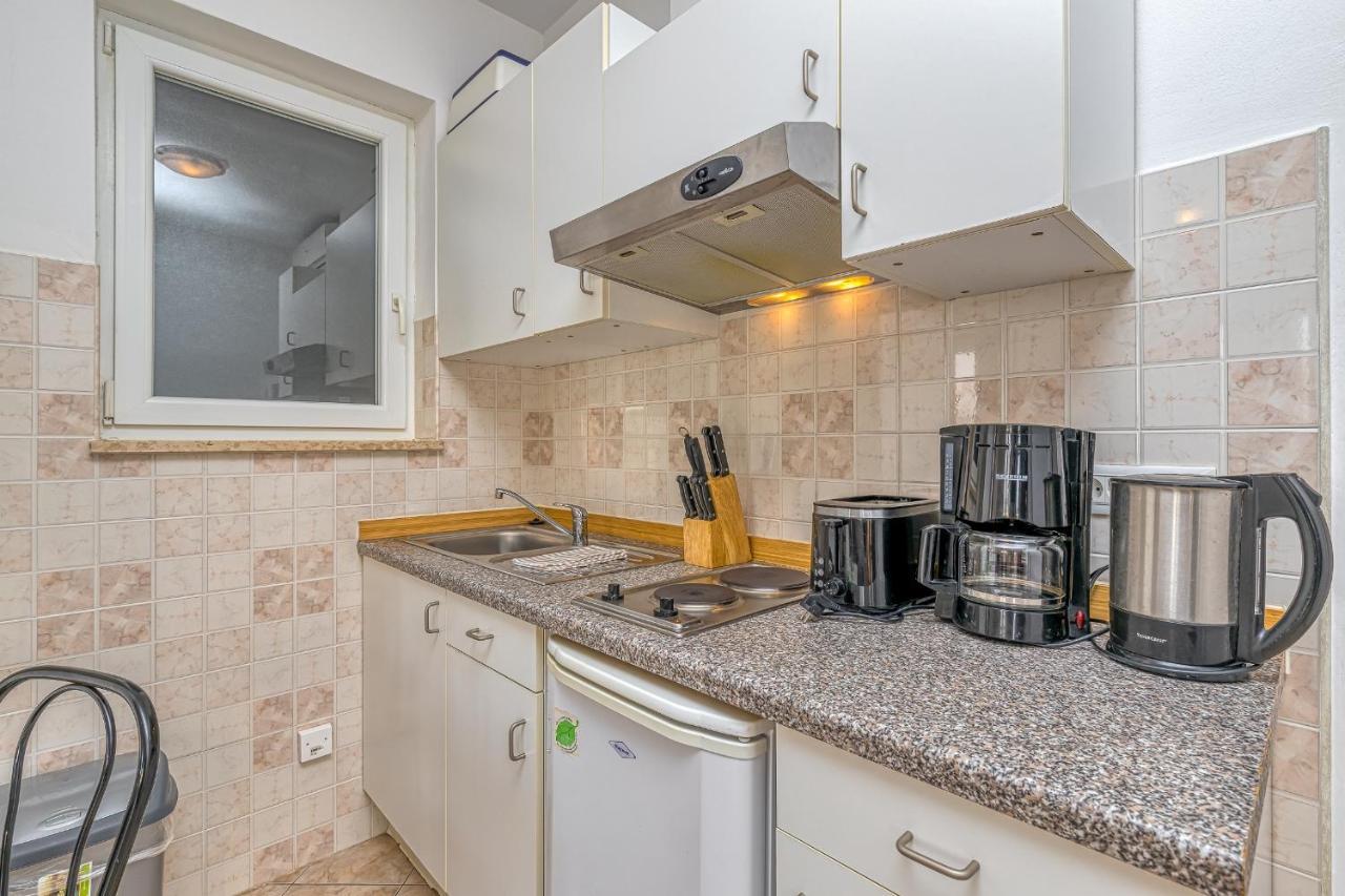 Sunrise Apartments Ровинь Экстерьер фото