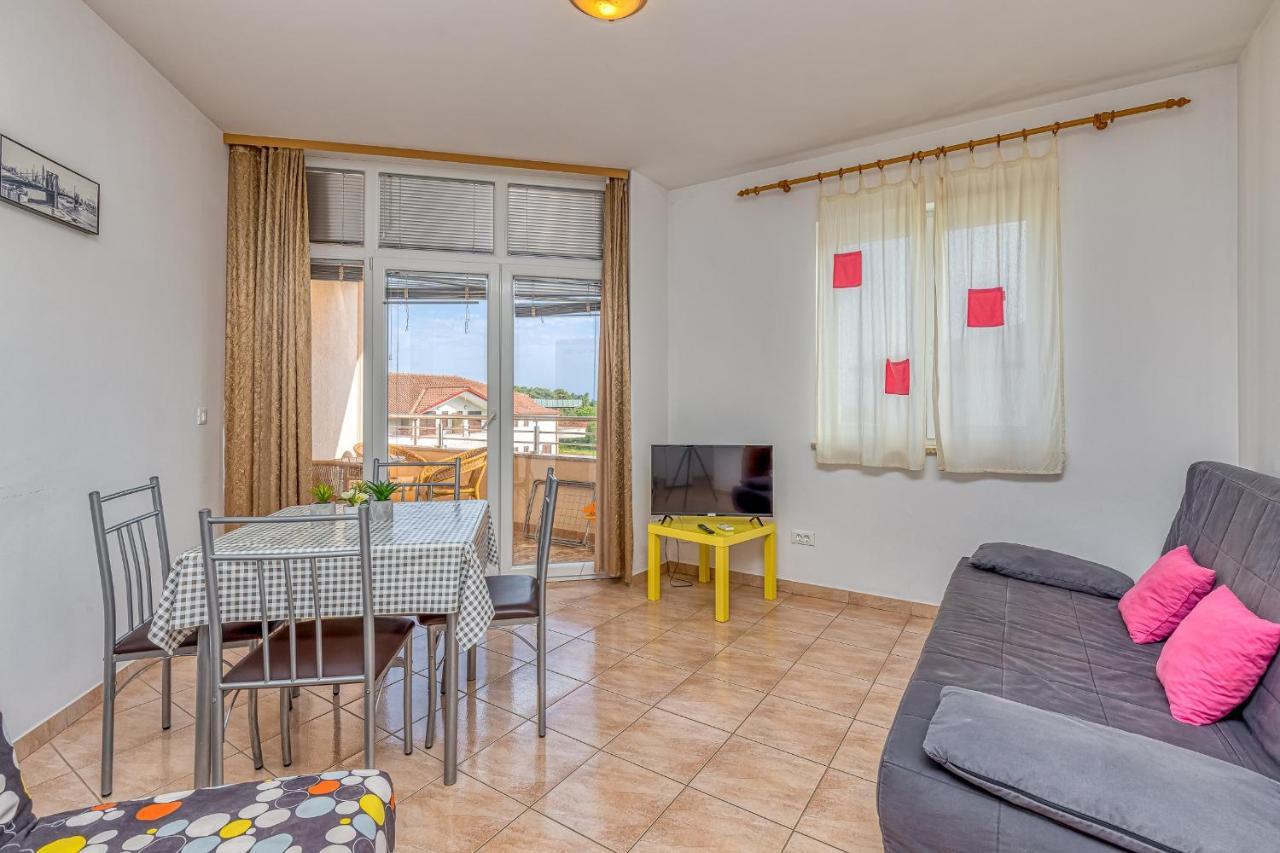 Sunrise Apartments Ровинь Экстерьер фото