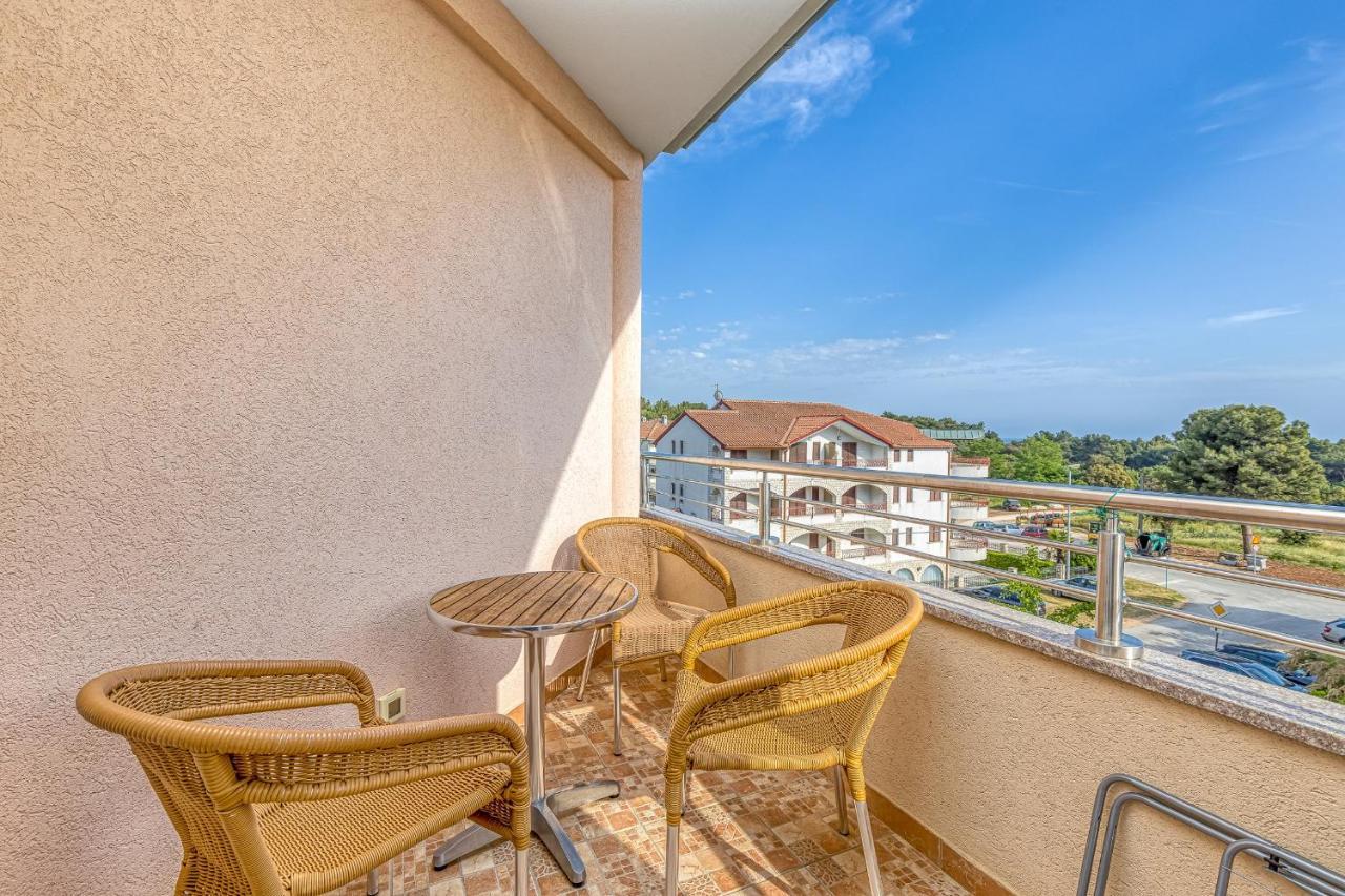 Sunrise Apartments Ровинь Экстерьер фото