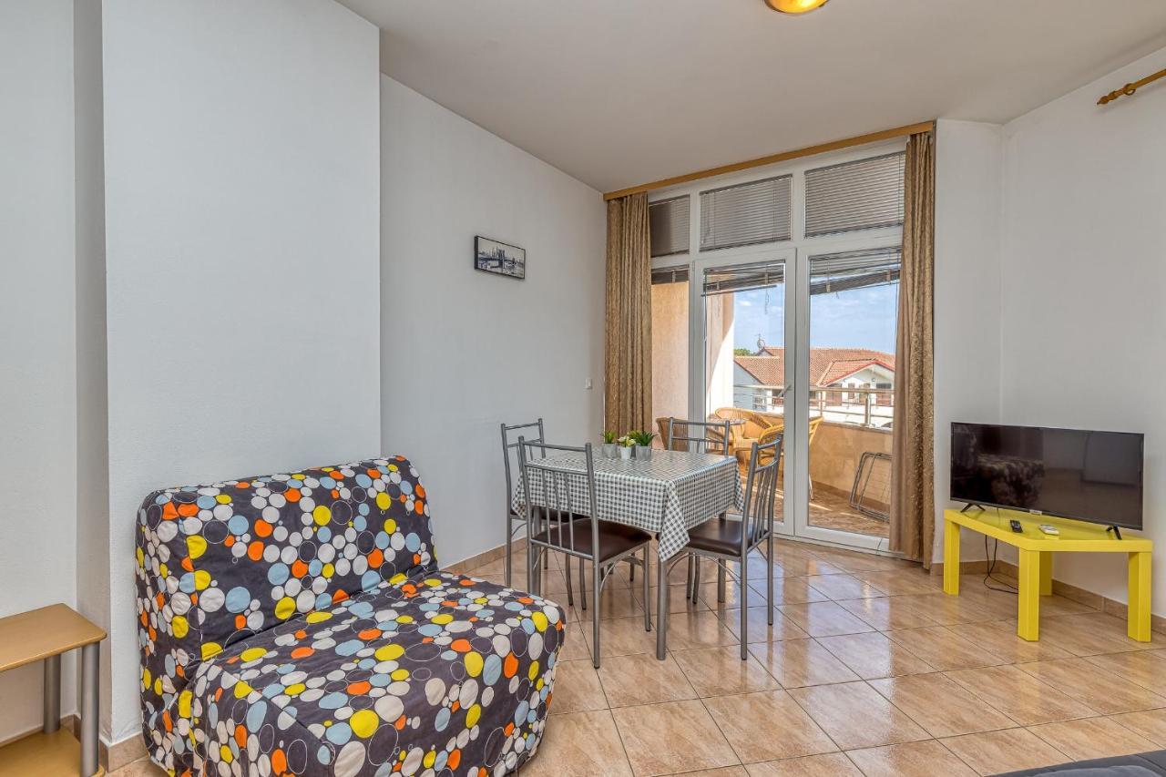 Sunrise Apartments Ровинь Экстерьер фото