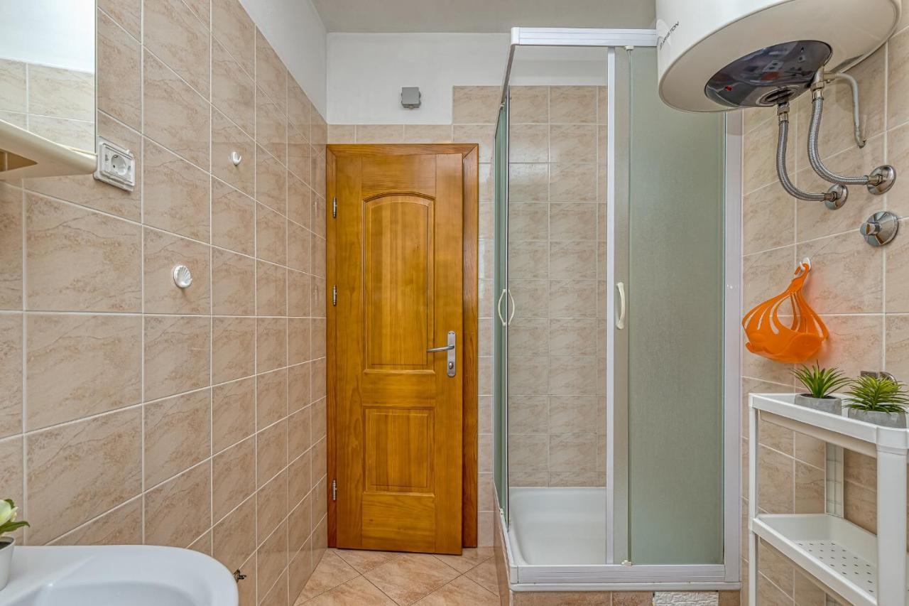 Sunrise Apartments Ровинь Экстерьер фото