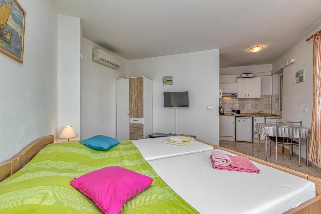 Sunrise Apartments Ровинь Экстерьер фото