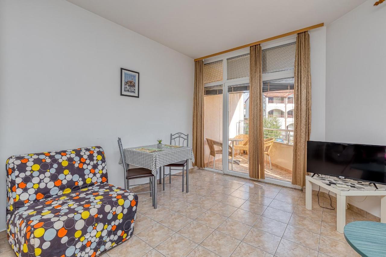 Sunrise Apartments Ровинь Экстерьер фото