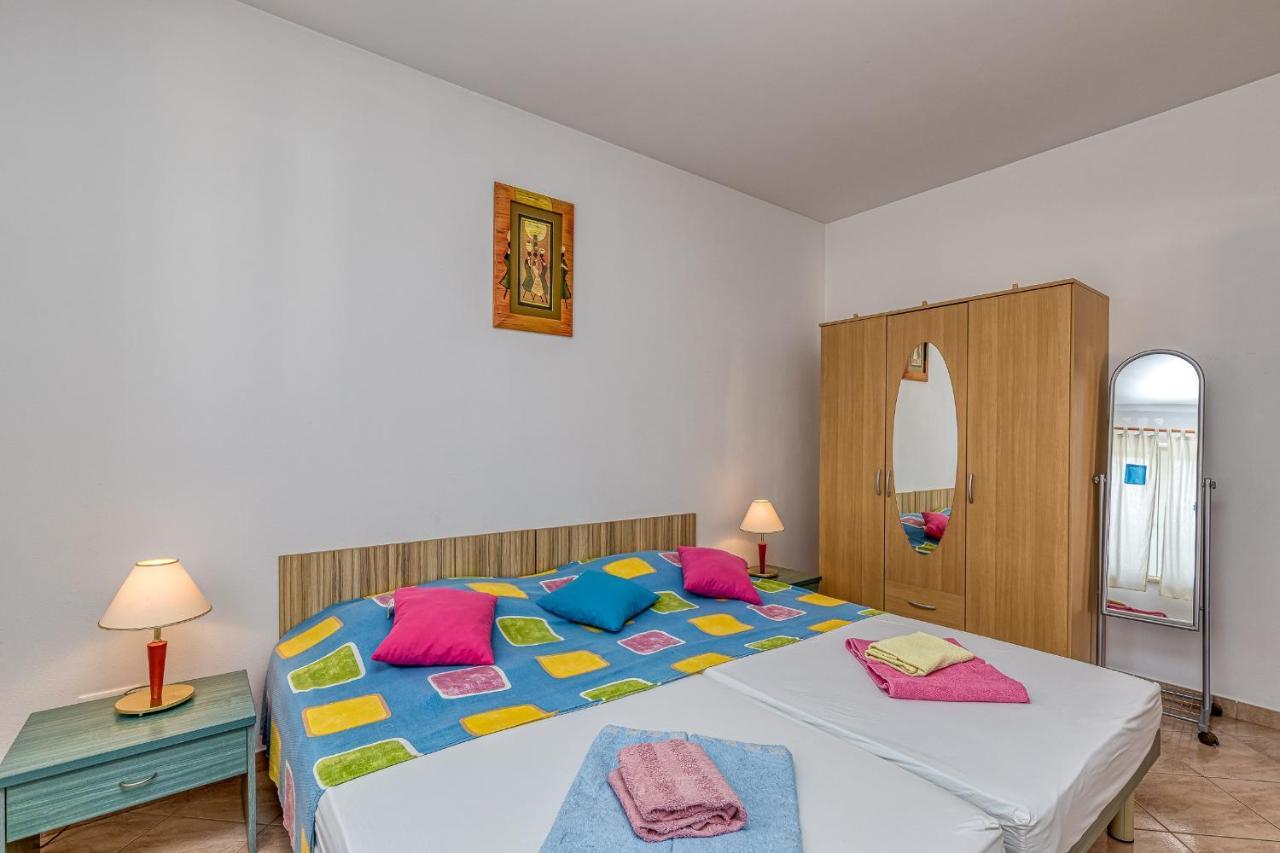 Sunrise Apartments Ровинь Экстерьер фото