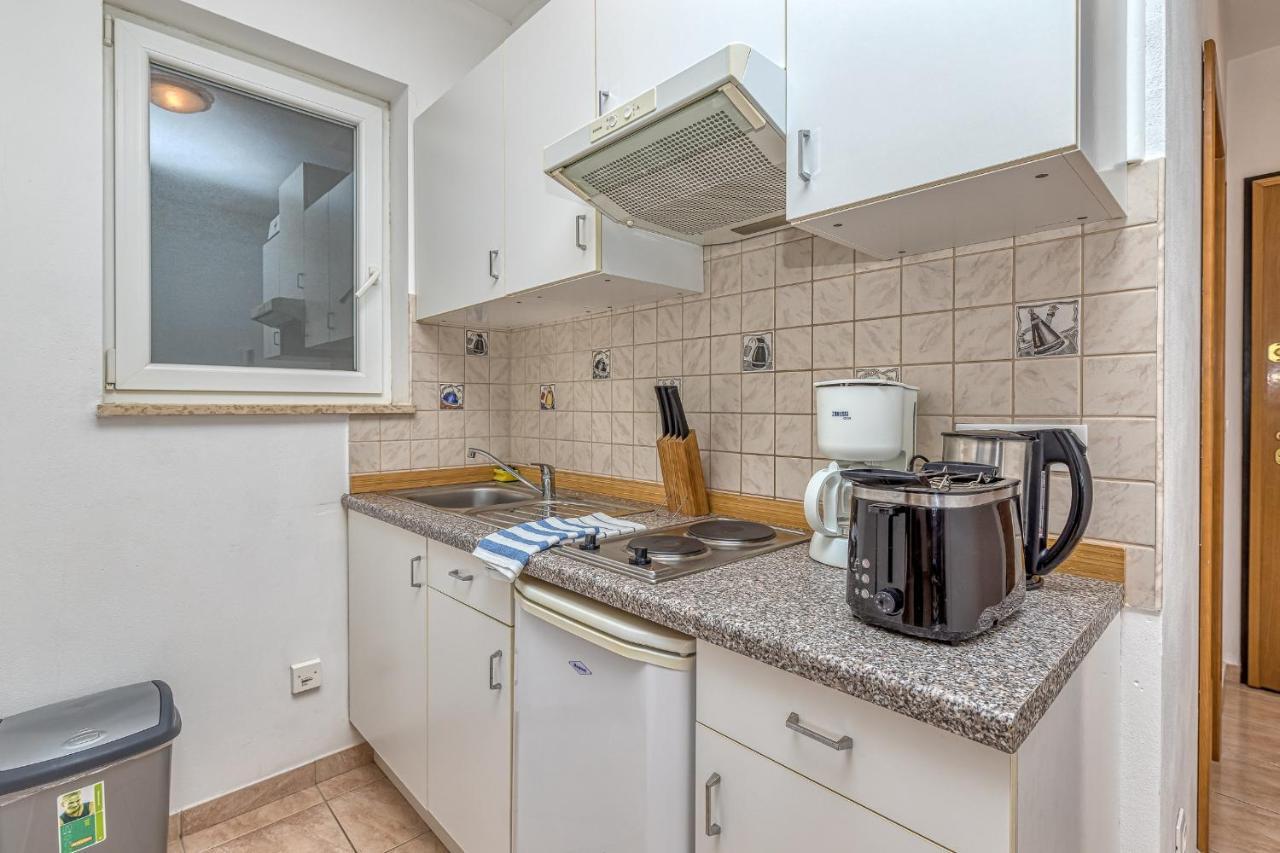 Sunrise Apartments Ровинь Экстерьер фото