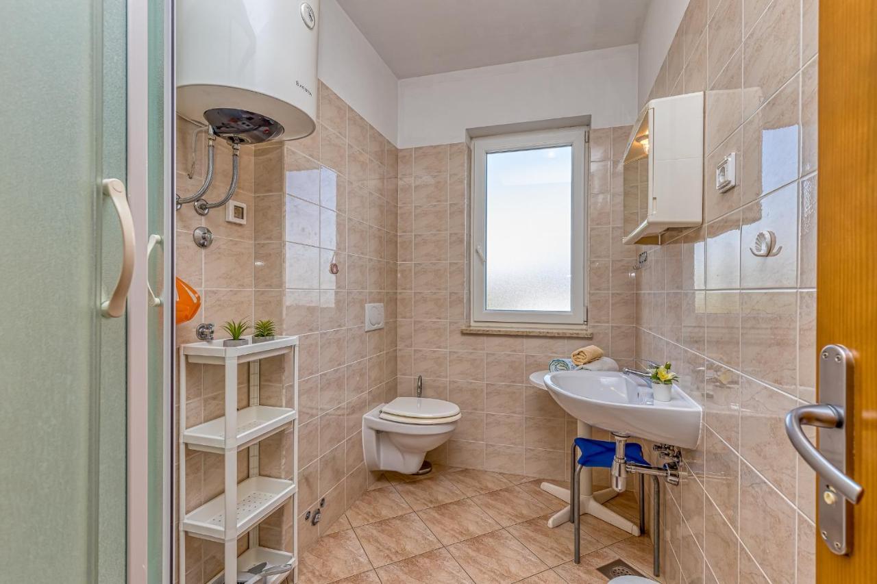 Sunrise Apartments Ровинь Экстерьер фото