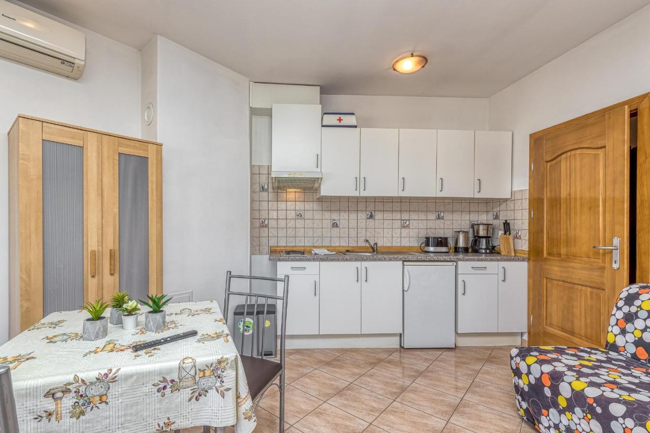 Sunrise Apartments Ровинь Экстерьер фото