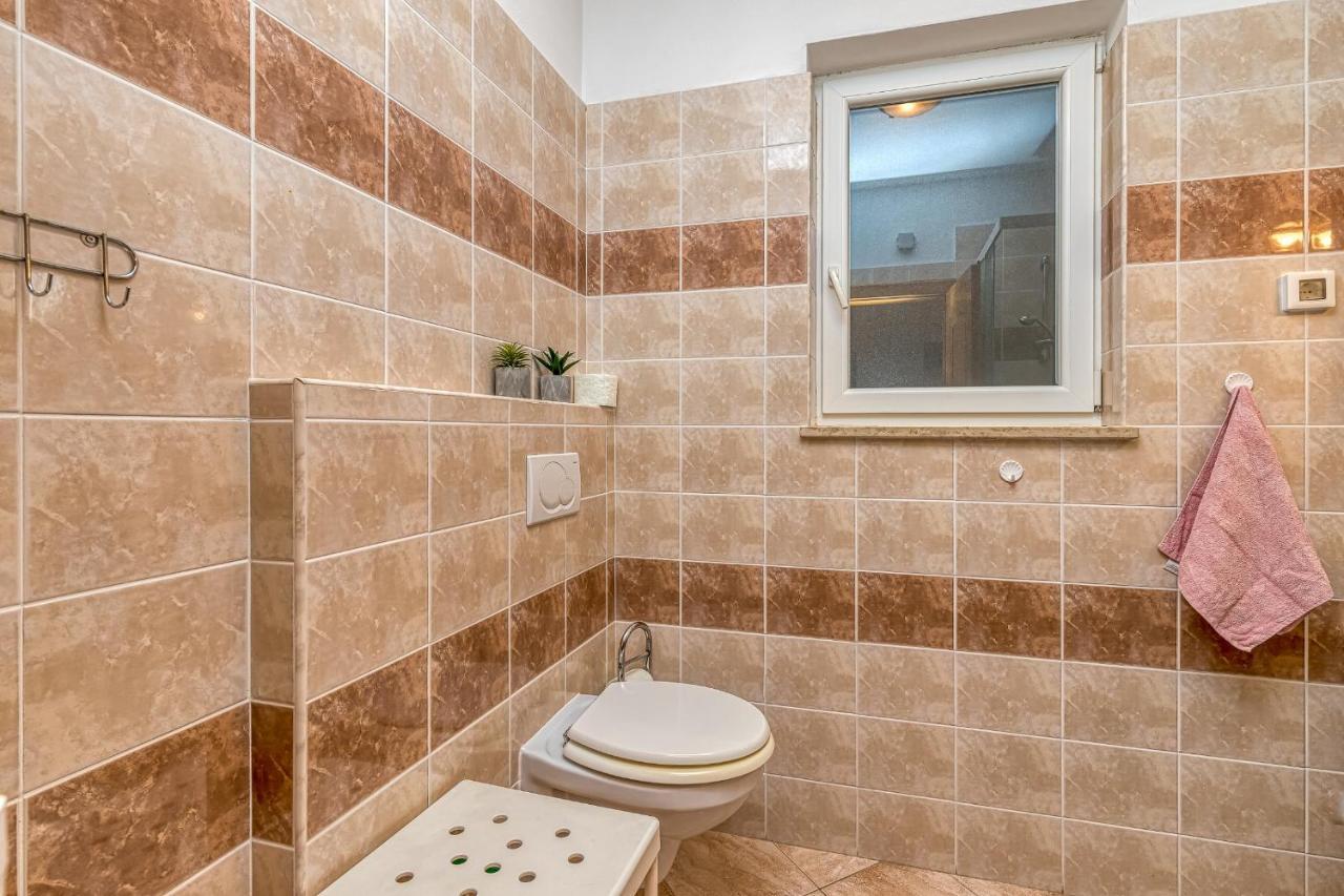 Sunrise Apartments Ровинь Экстерьер фото